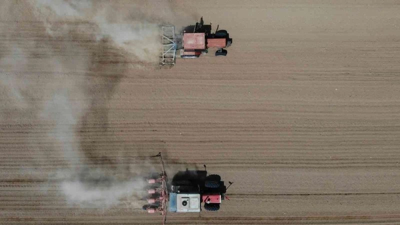 Çiftçi dört gözle yağmur bekliyor
