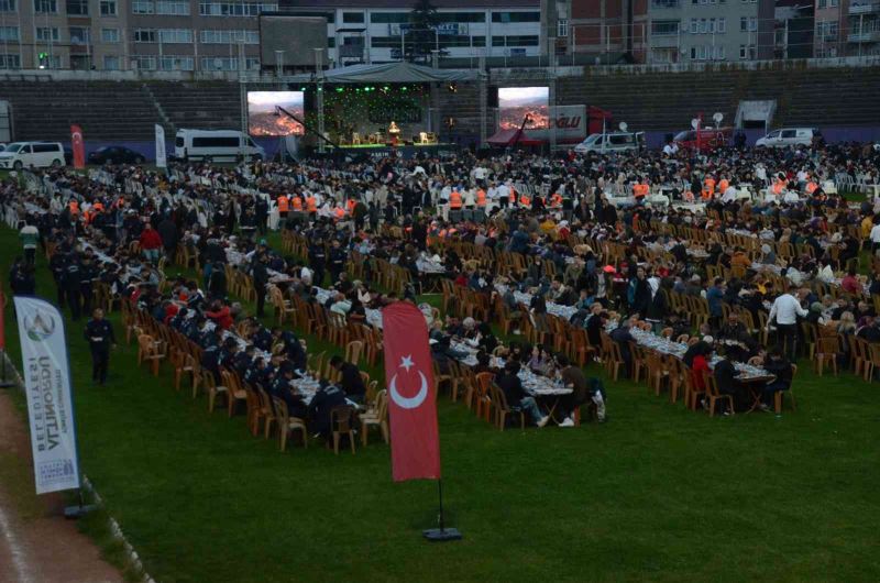 Ordu’da 10 bin kişi statta iftar yaptı
