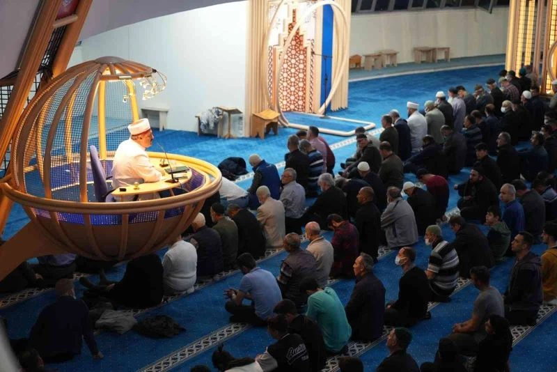Kadir Gecesinde Terzibaba Cami dolup taştı
