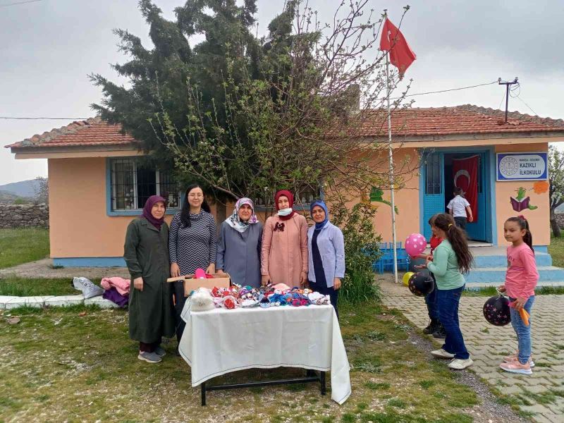 Selendi’de çocuklara geleneksel oyuncaklar halk eğitimden
