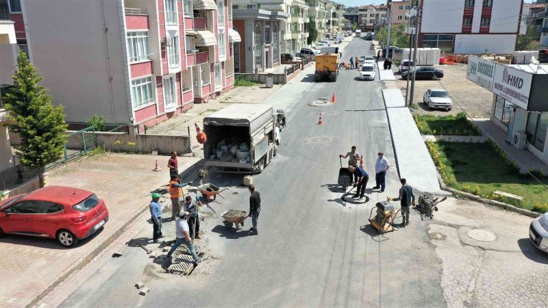 Başiskele’de 4 cadde boydan boya asfaltlandı
