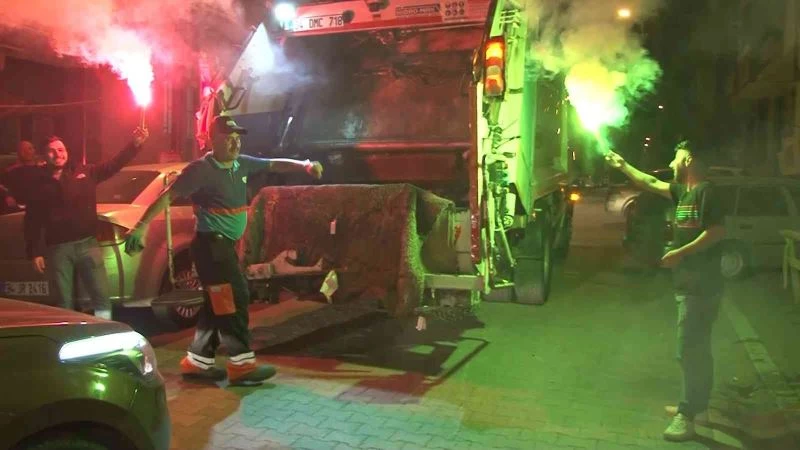 Esenyurt’ta fenomen belediye işçisine meşaleli karşılama
