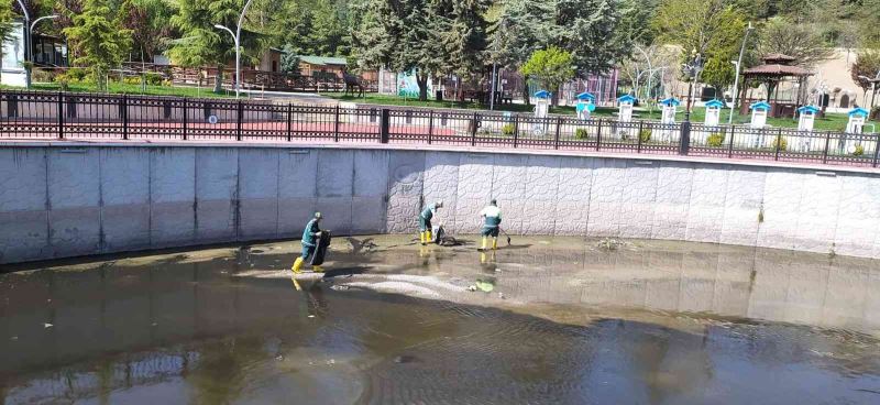 Keçiören’de dere yatakları temizleniyor
