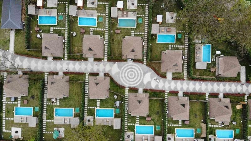 Doğanın içinde otel konforu sağlayan bu evleri boş bulmak neredeyse imkansız
