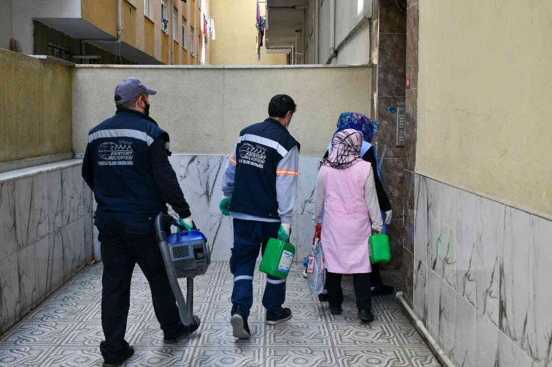 Esenyurt Belediyesi’nden ‘evde temizlik’ hizmetiyle ihtiyaç sahiplerine destek
