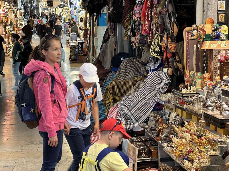 Ramazan Bayramı öncesi Kapalıçarşı’da yoğunluk
