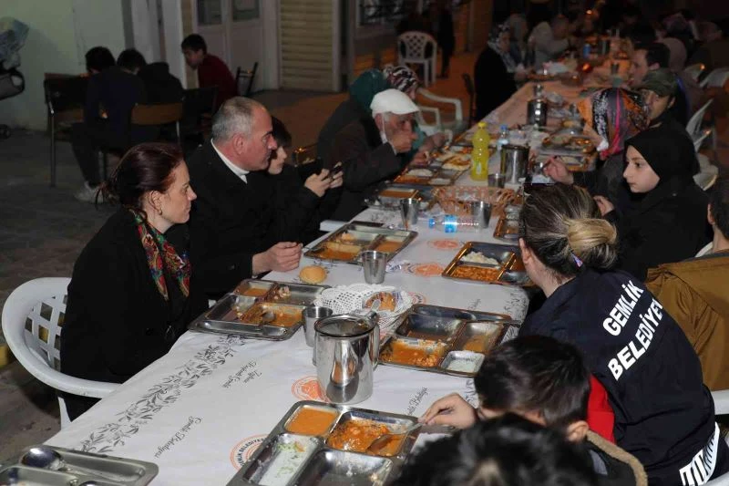 Gemlik’e Ramazan bereket ve neşesiyle geldi
