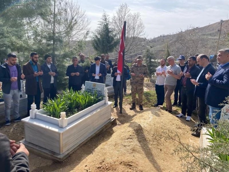 Şehit güvenlik korucusu kabri başında anıldı
