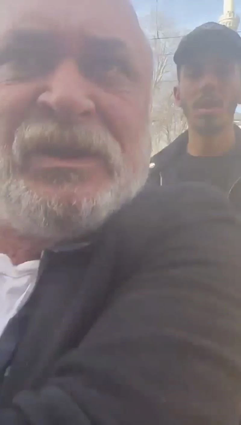 (Özel) İstanbul’da vatandaş “sadece turist” alan boş taksileri görüntüledi: Güpegündüz taksicilerin saldırısına uğradı
