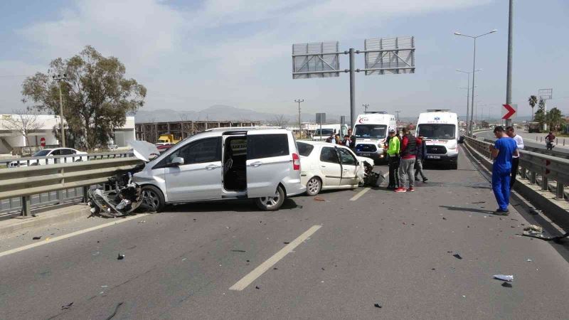 Kararsız sürücü karayolunu savaş alanına çevirdi: 2 yaralı
