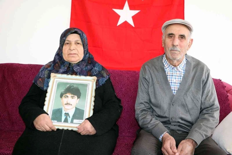 Üzerinden tam 32 yıl geçti, şehit öğretmenin acısını ilk günkü gibi yaşıyorlar
