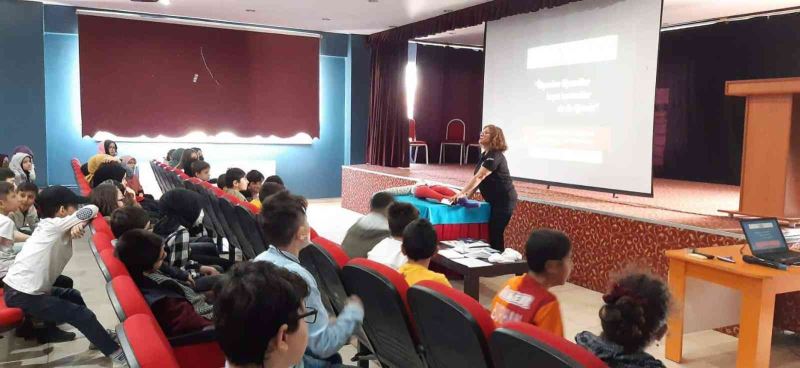 “Temel Eğitimde 10 bin Okul Projesi” ilk yardım seminerleri başladı
