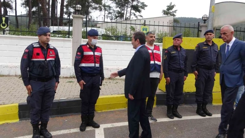 Muğla Valisi Tavlı önce denetimlere katıldı sonra iftarını Jandarma ve emniyet birimleri ile yaptı
