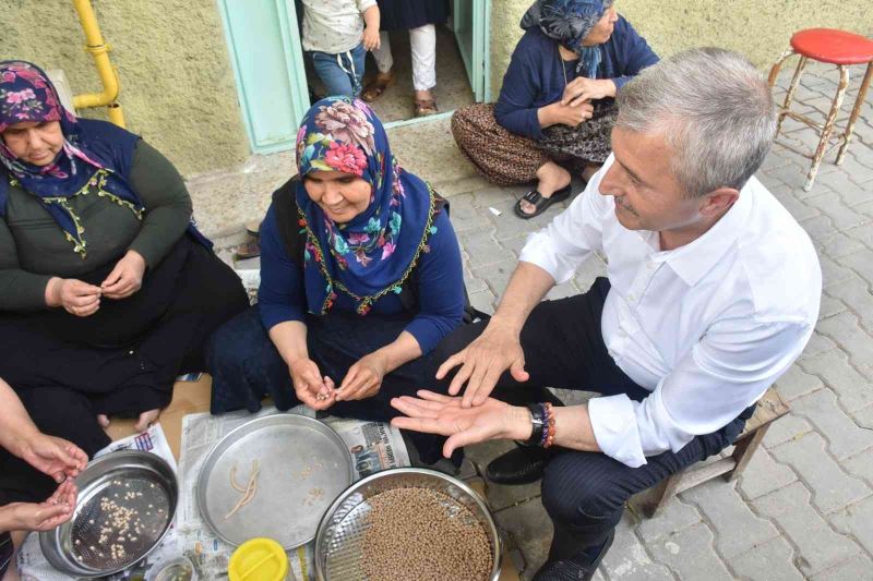 Başkan kollarını sıvadı, yuvalama yuvarladı
