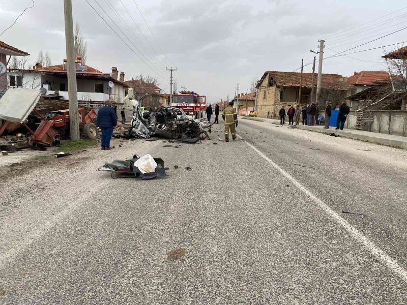 Kontrolden çıkıp hurdaya dönen otomobilin hız ibresi 200 kilometrede takılı kaldı
