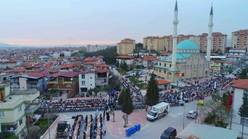 Binlerce vatandaş Pamukkale’nin iftar sofrasında buluştu
