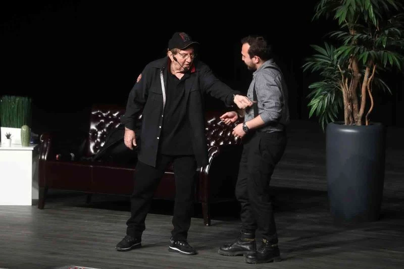 Tiyatro Festivali Ali Poyrazoğlu ile sona erdi
