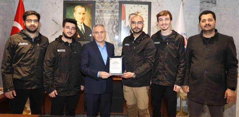 Teknofest’e hazırlanan ekiplerden Rektör Özaydın’a ziyaret
