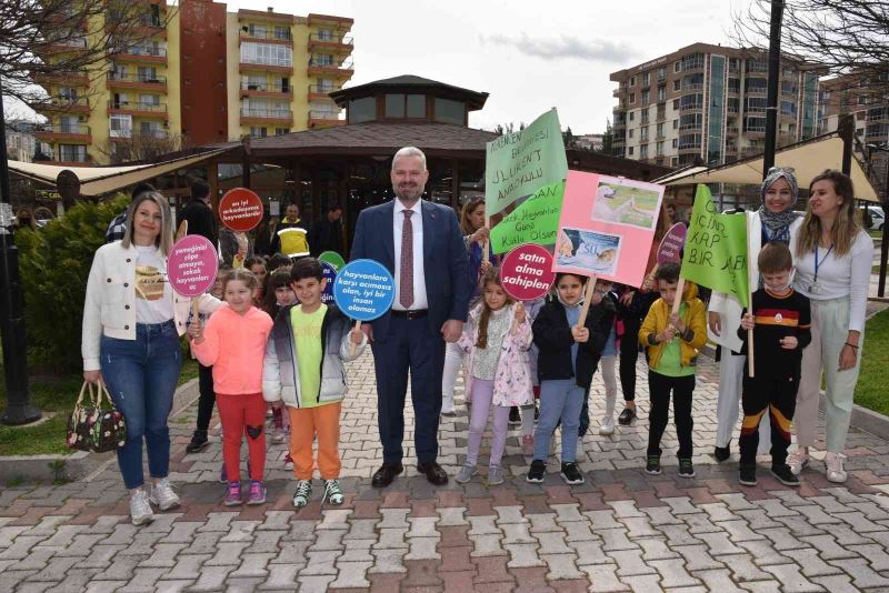 Menemen’de ‘Sokak Hayvanları Günü’ etkinliği
