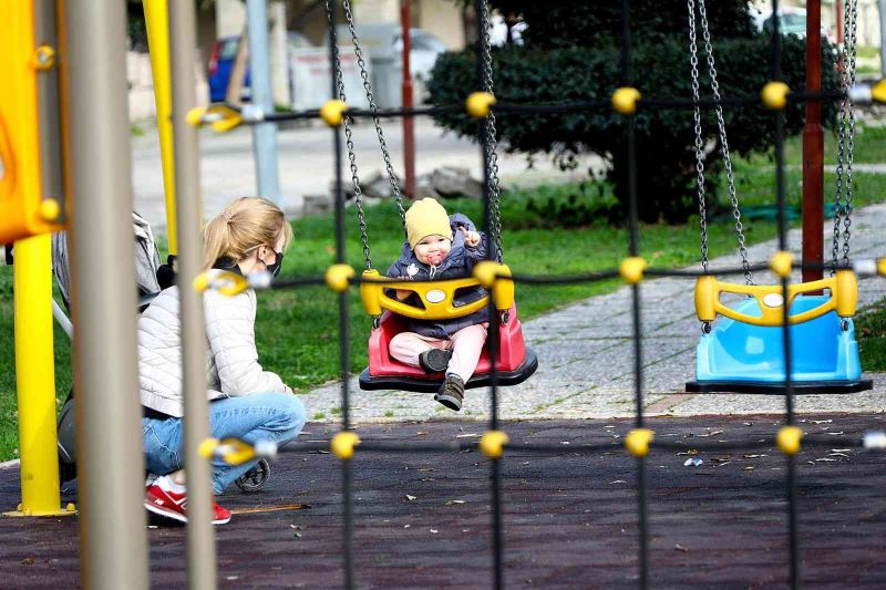 Bayraklı’nın parklarına modern dokunuş
