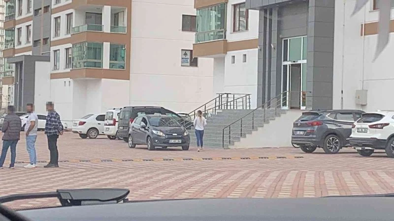 Bebeğine şiddet uygulayan anne, kızını kaçırdığı yere dönerek arabasını aldı
