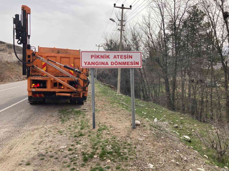 Tunceli’de orman yangınlarının önüne geçmek için levha asıldı
