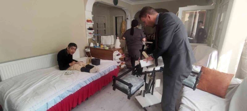 Teknolojik öğrenciler, engellilerin hayatını kolaylaştıracak cihaz yaptı
