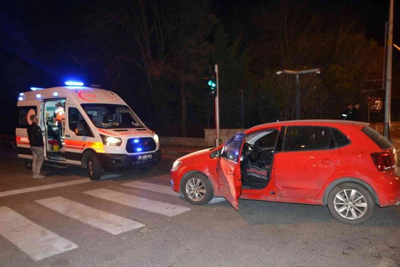 Alkollü sürücüyle çarpışan otomobildeki zabıta yaralandı
