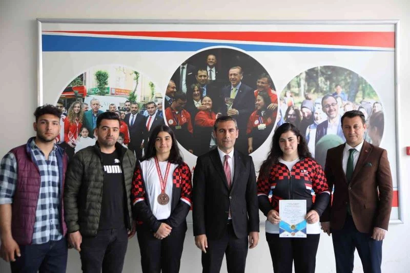 Bileğinin hakkıyla madalyasını alıp milli takıma girdi
