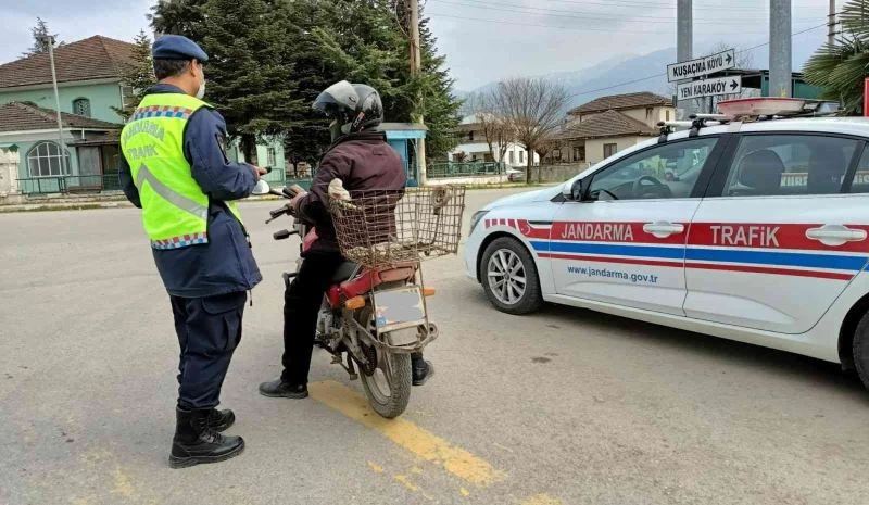 147 motosiklet sürücü tek tek denetlendi
