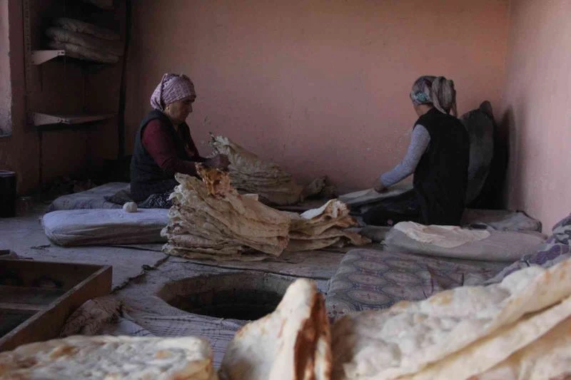 Tandırlar Ramazan sofraları için yanıyor
