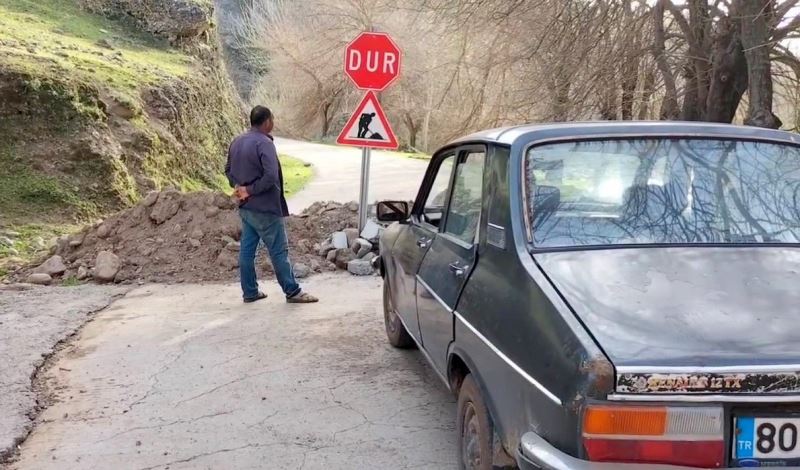 Heyelan nedeniyle kapanan yollarının açılmasını istiyorlar
