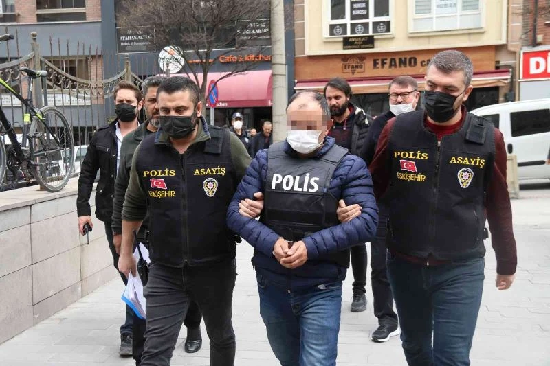 Husumetlisini öldürdükten sonra polise teslim olan şüpheli adliyeye sevk edildi
