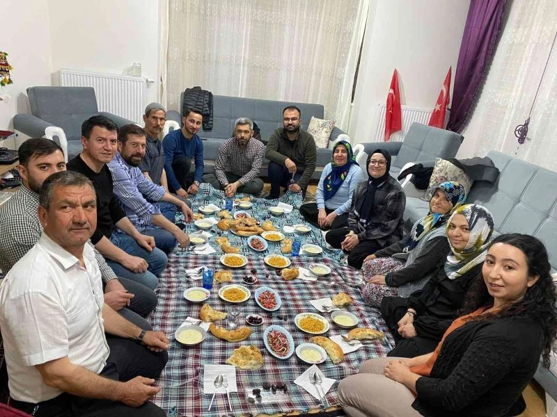Sındırgı’da çat kapı iftarla mutluluk dağıtılıyor

