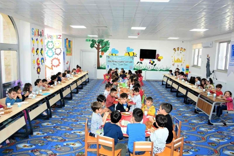 Tuşba Belediyesi’nden ‘Tekne orucu’ tutan çocuklara iftar
