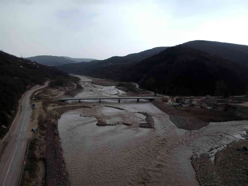 Ayancık’ta İkisu Köprüsü tamamlanmak üzere
