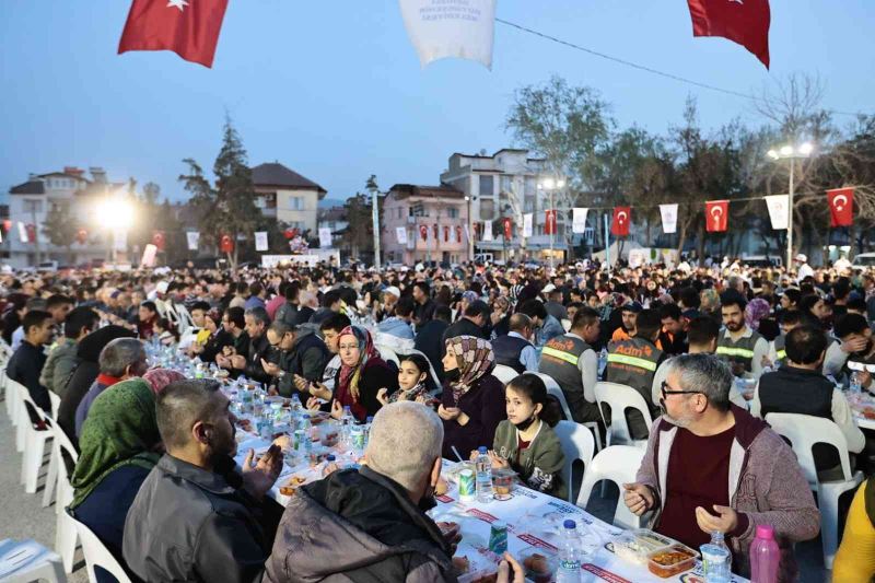 Birlik ve beraberlik ruhu Büyükşehir iftarlarında yaşanıyor
