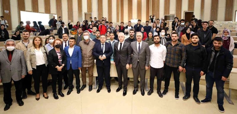 Vali Davut Gül, GAÜN öğrencileriyle bir araya geldi

