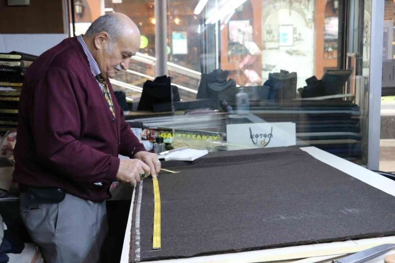 Dünyanın dört bir yanına elbise dikti, yetiştirecek çırak bulamıyor
