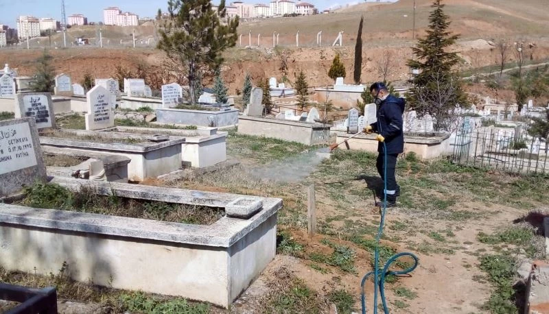 Kırıkkale’de mezarlıklar ilaçlandı
