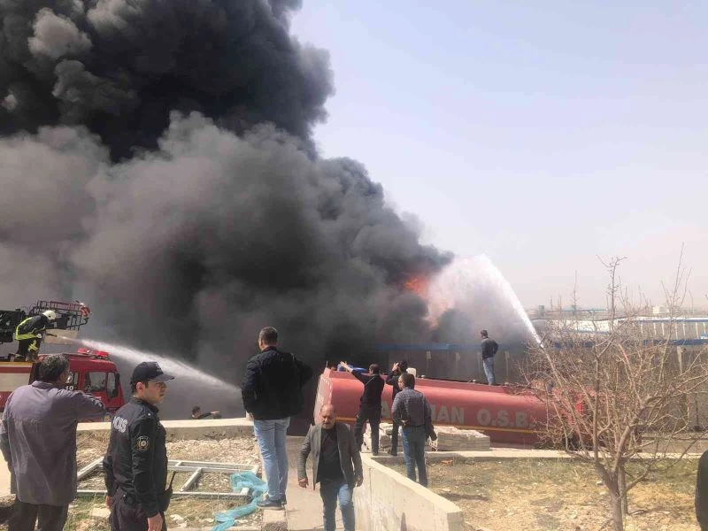 Karaman’da köpük fabrikasında yangın
