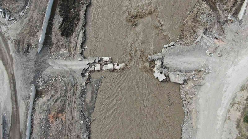 Bozkurt’ta yıkılan köprüler yeniden yapılıyor
