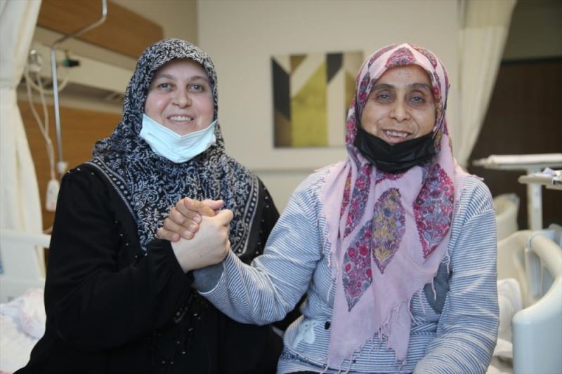 Kanserli iki kız kardeş, tedavi süreçlerinde birbirlerine güç veriyor