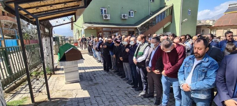 Kalp krizi sonucu hayatını kaybeden hastane çalışanına gözyaşlarıyla veda ettiler
