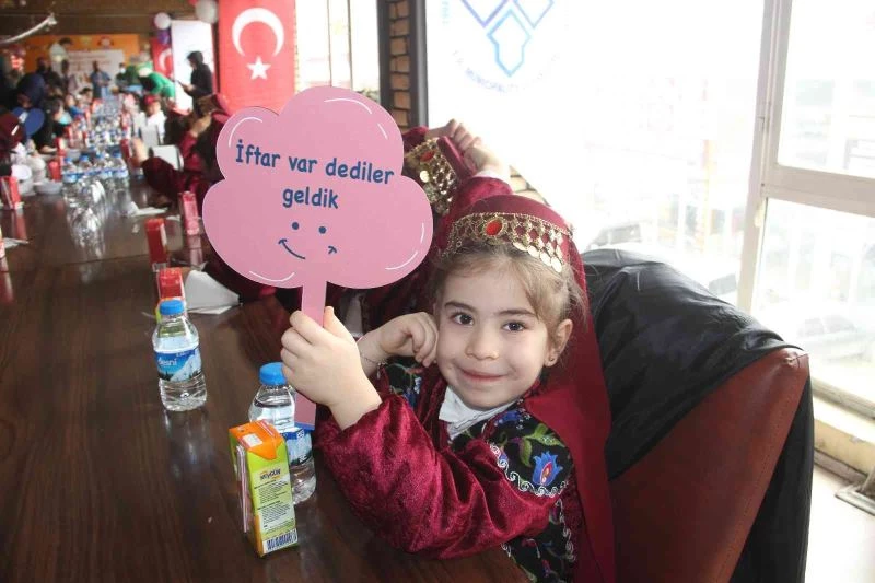 Tekne orucu tutan çocukların iftar heyecanı
