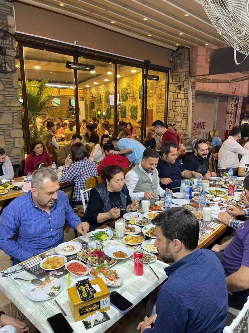 Cihangir Kebap, iftarda dolup taşıyor
