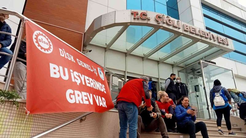 Çiğli’de 829 belediye işçisi greve gitti
