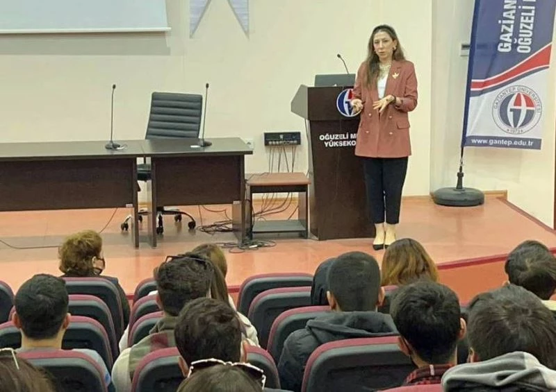 Oğuzeli MYO’da ‘Yeni Ekonomi ve Ticaret 4.0’ konferansı
