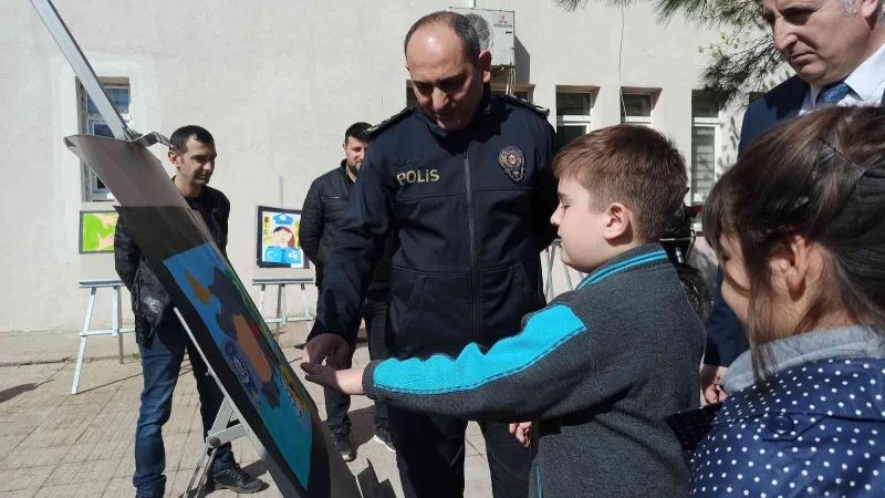 Öğrenciler hayallerindeki polisi resimleriyle anlattı
