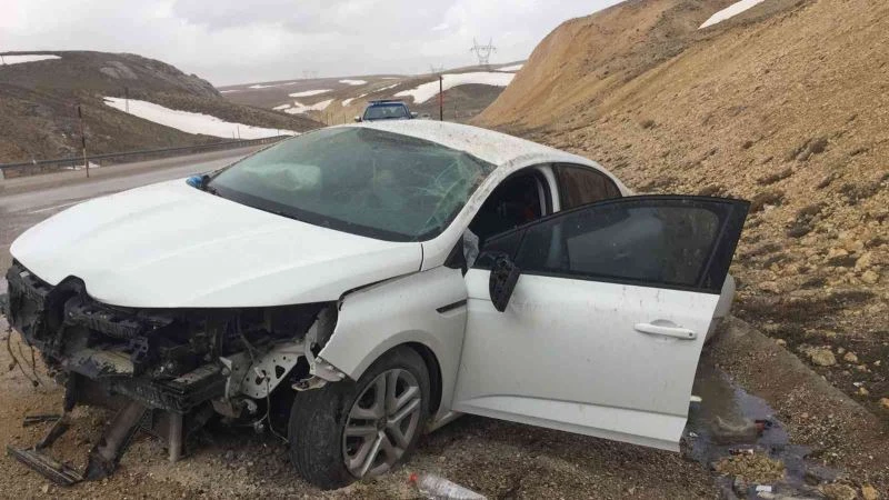 Kazada aralarında 1 aylık bebeğinde bulunduğu 4 kişi yaralandı
